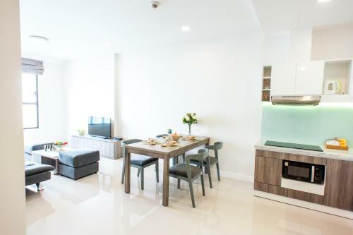 Infinity Edge Pool Apartments