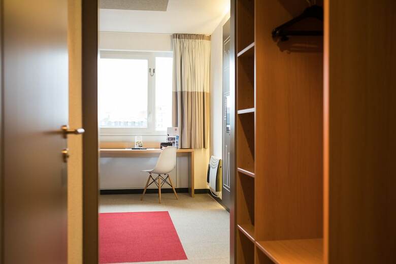 Hotel Ibis Mons Centre Gare
