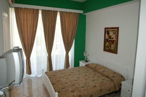 Damian Saranda Hotel
