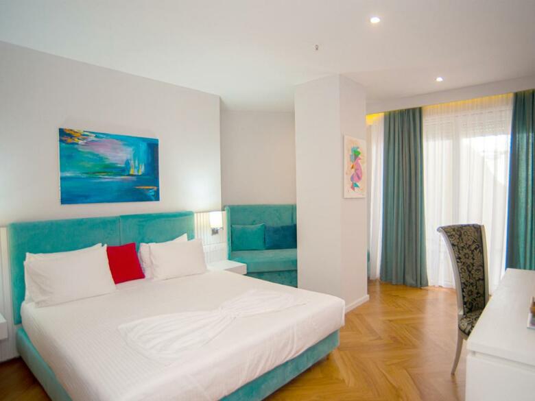 Bougainville Bay Hotel