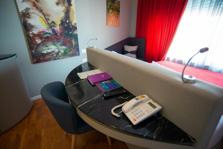 Bougainville Bay Hotel