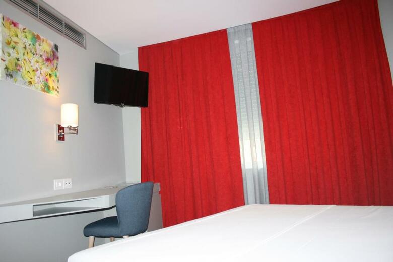 Bougainville Bay Hotel