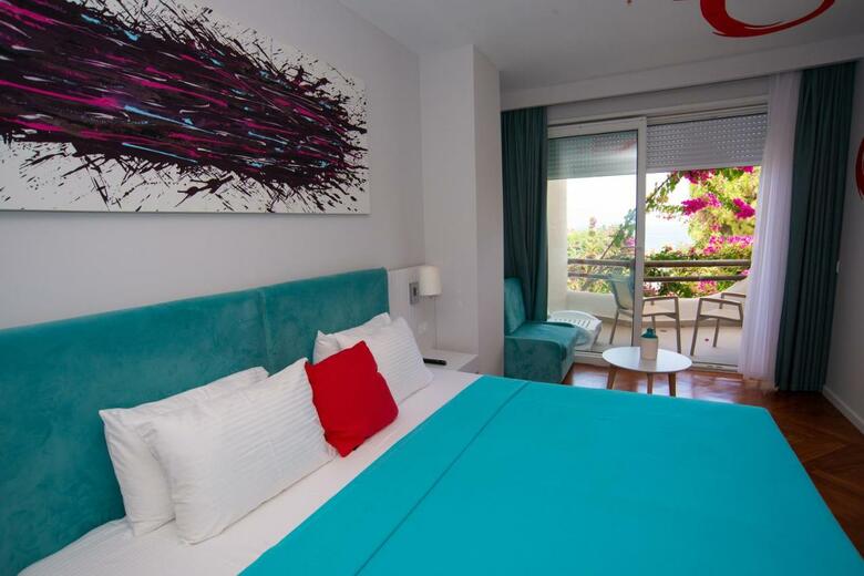 Bougainville Bay Hotel