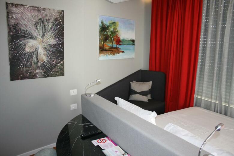 Bougainville Bay Hotel