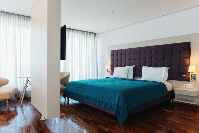 Bougainville Bay Hotel
