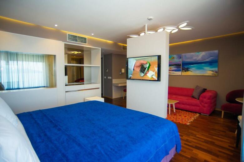 Bougainville Bay Hotel