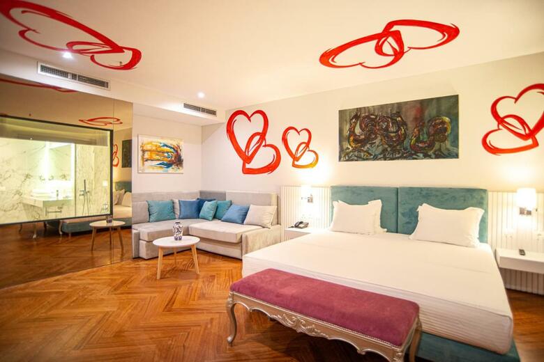 Bougainville Bay Hotel