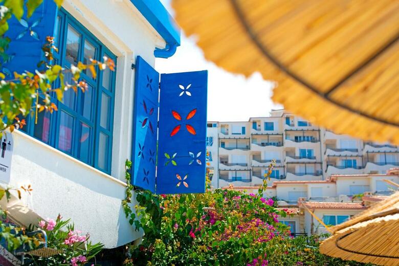 Bougainville Bay Hotel