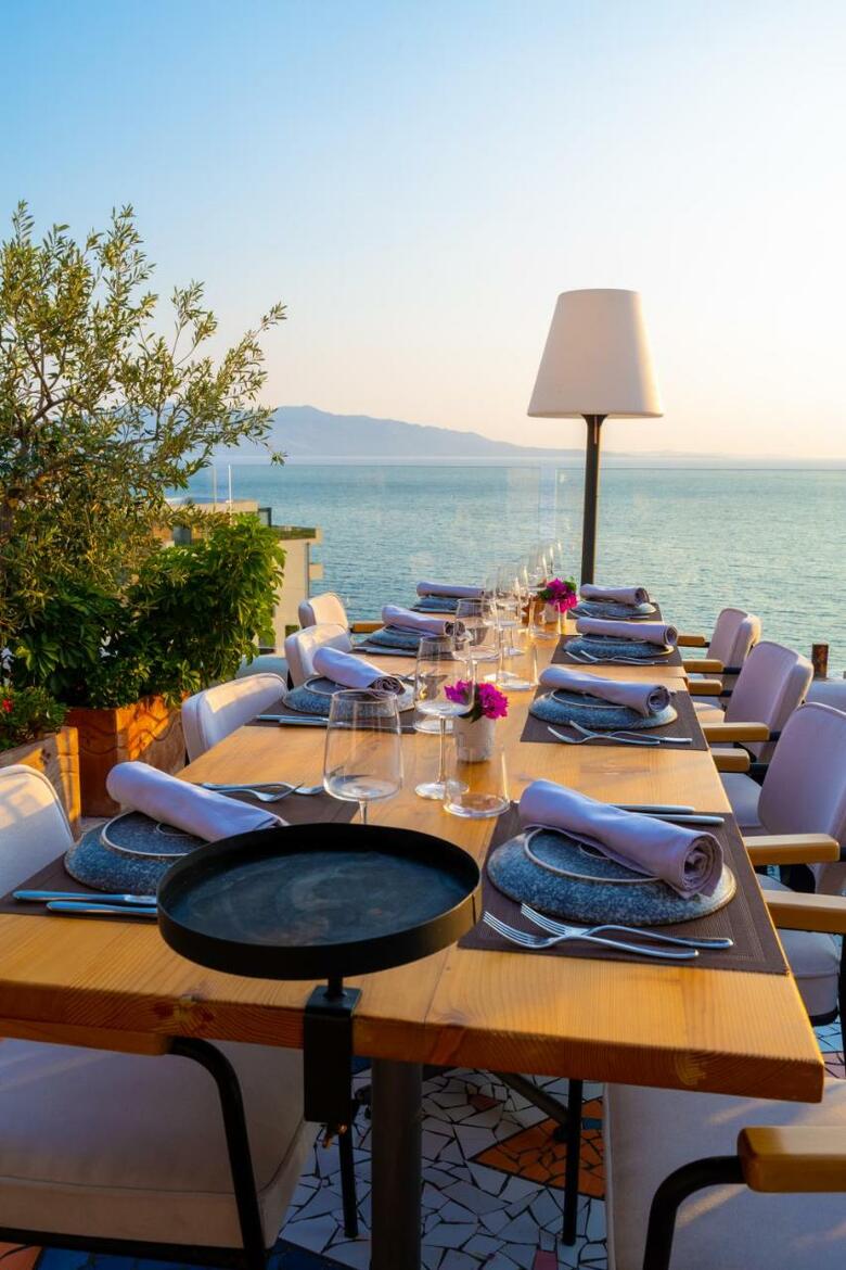 Bougainville Bay Hotel