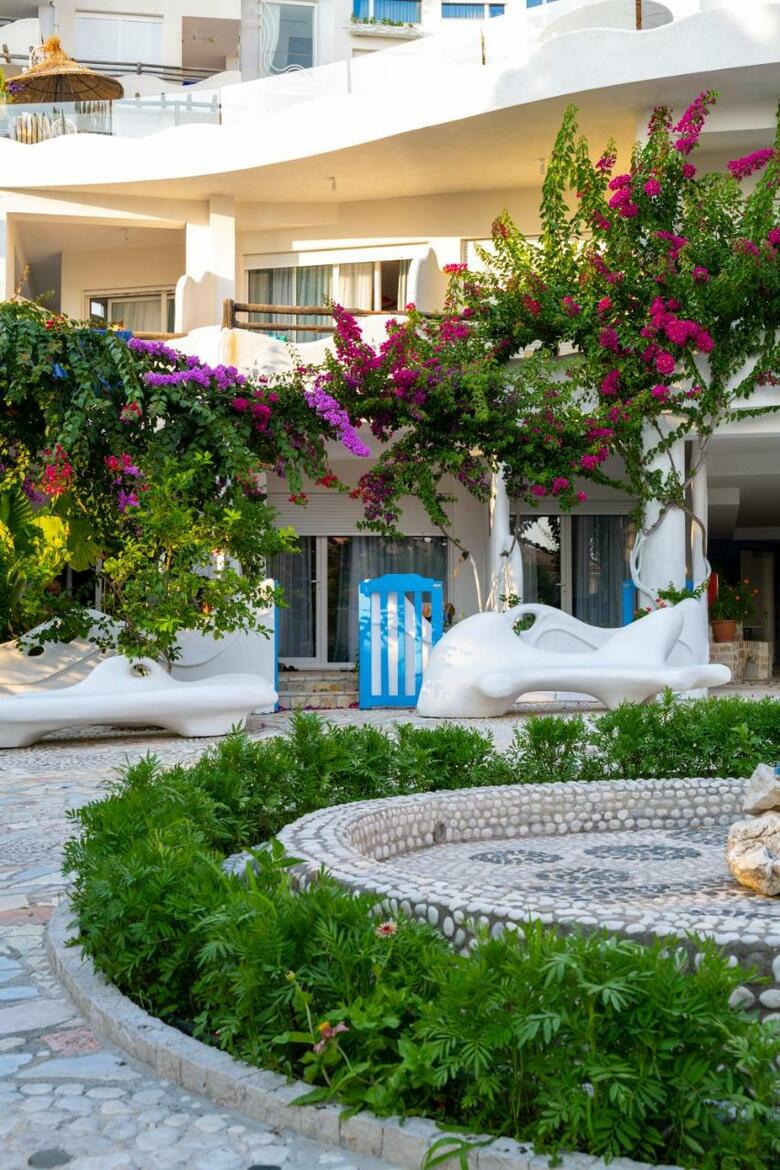Bougainville Bay Hotel