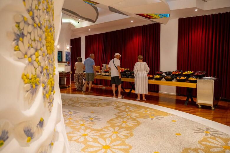 Bougainville Bay Hotel