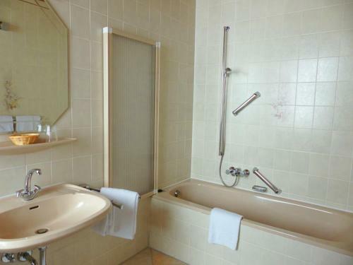 Hostal Weinstube Zur Lindenau
