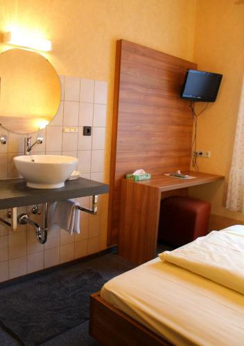 Hostal Weinstube Zur Lindenau
