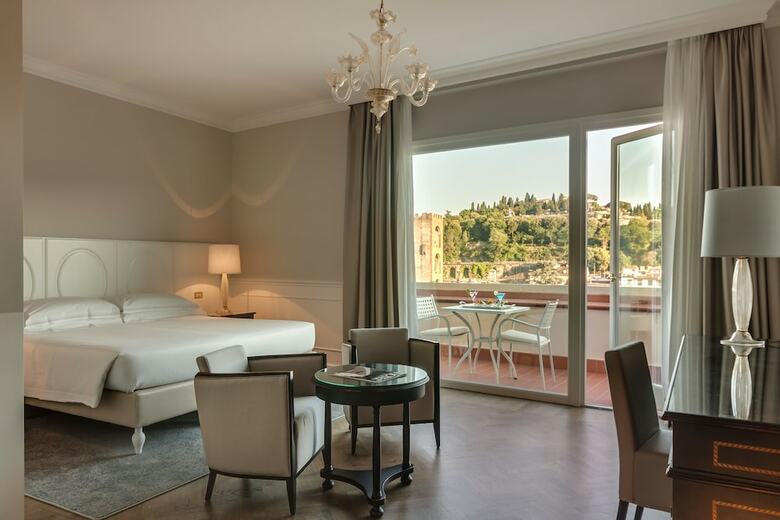Plaza Hotel Lucchesi