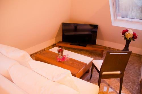 Alpha & Omega Hotel