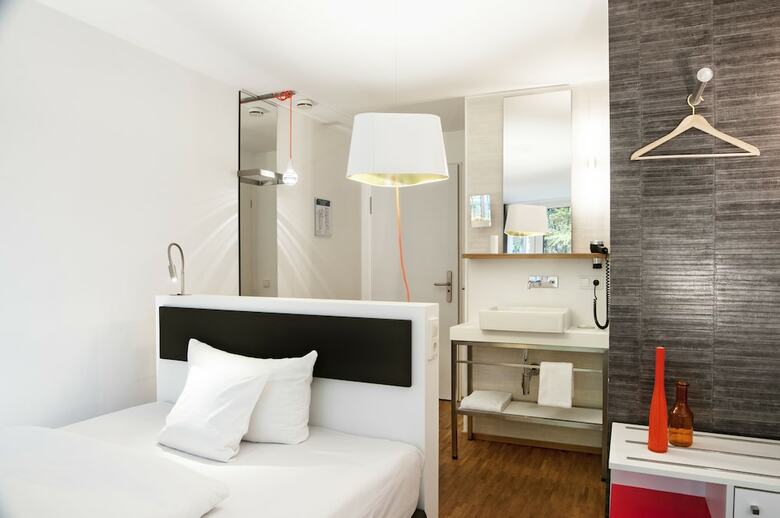 V-hotel