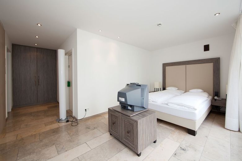 Hotel Burns Art & Culture
