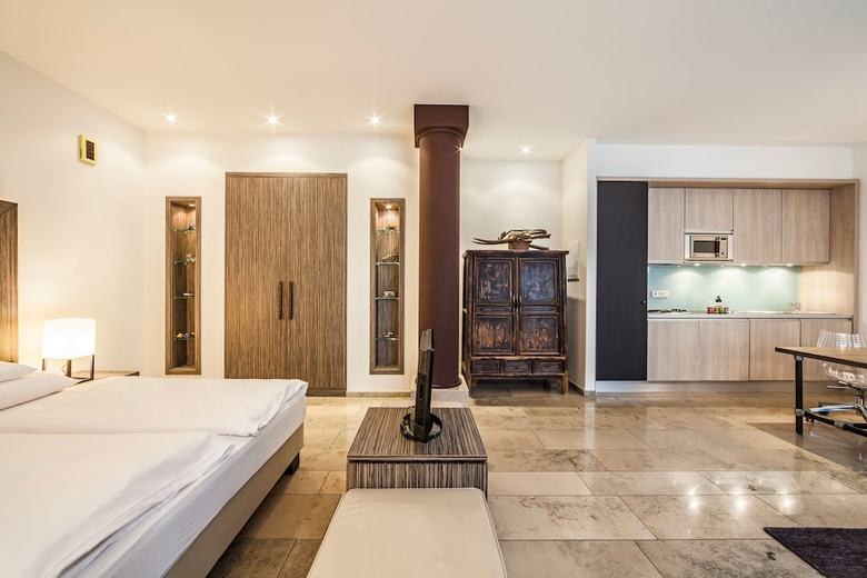 Hotel Burns Art & Culture