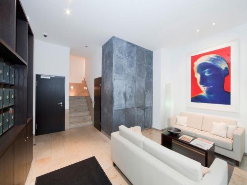 Hotel Burns Apartments / Checkin Bahnstra�e 76