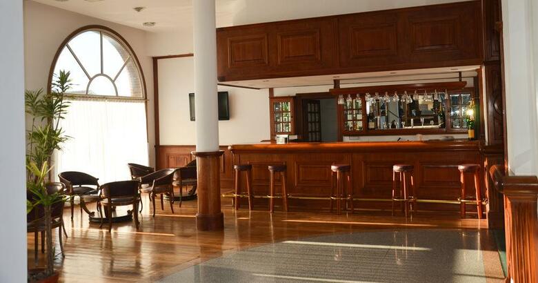 Hotel Reviens