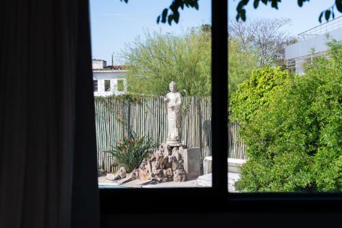 Onas Hostel & Suites