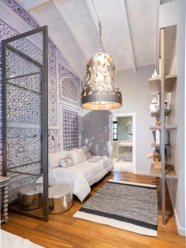 Onas Hostel & Suites