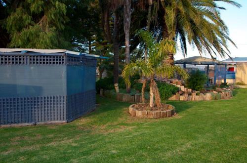 Hotel Esperance Beachfront Resort