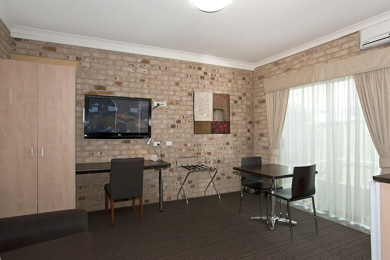 Highlander Motor Inn