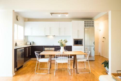 Stylish And Spacious Beach Apartment