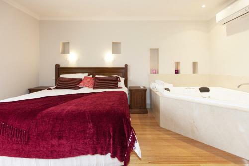 Lodge Aurora Manor Rooms