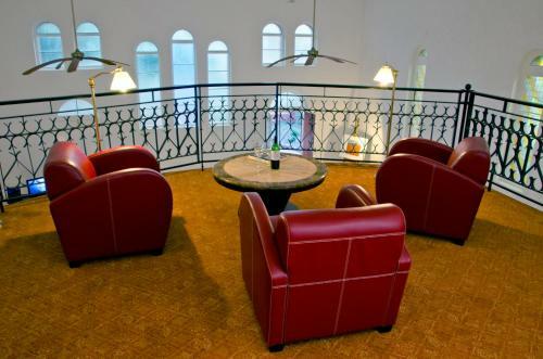 Villa Broken Hill Outback Church Stay
