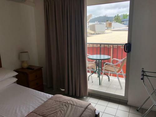 Hotel Airlie Waterfront Accommodation