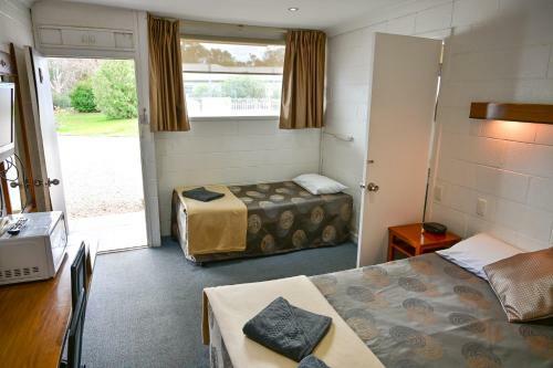 Byer Fountain Motor Inn