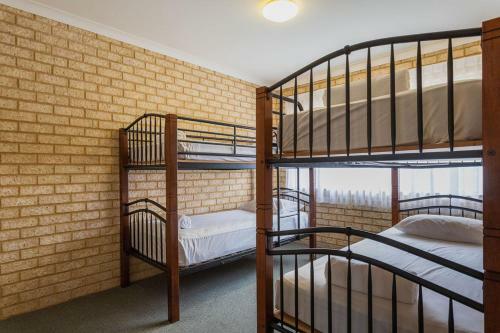 Hotel Busselton Villas And Caravan Park