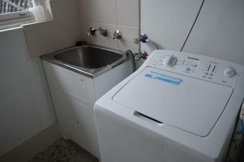 Glenelg Holiday Apartments-colonial Square