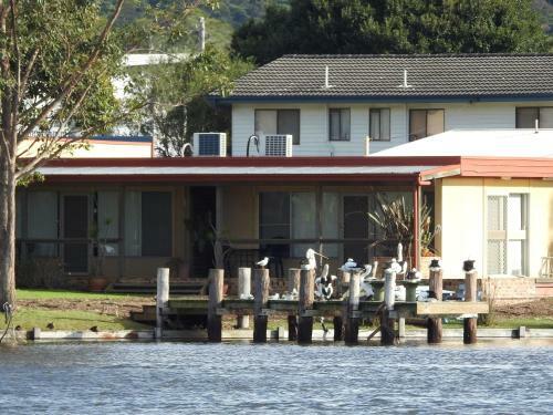 Lake Edge Apartments