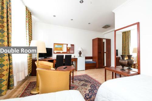 Hotel Ravel International