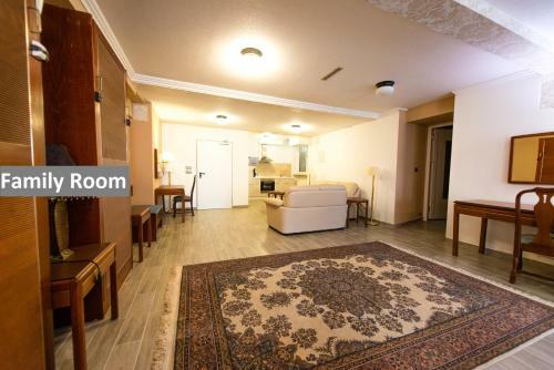 Hotel Ravel International