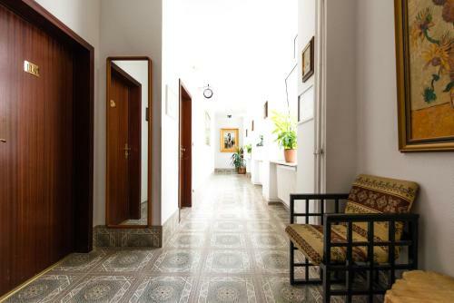 Hotel Ravel International