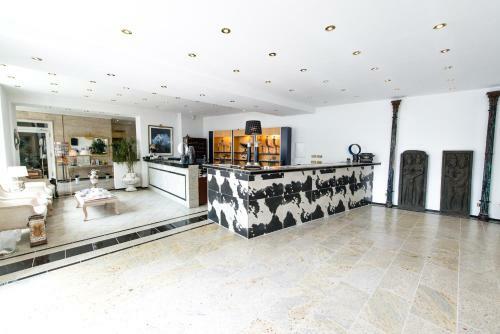 Hotel Ravel International