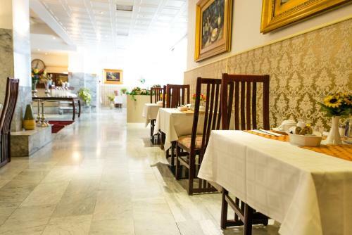 Hotel Ravel International