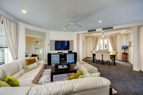 Broadbeach Waterfront Holiday House