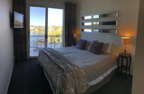 Broadbeach Waterfront Holiday House