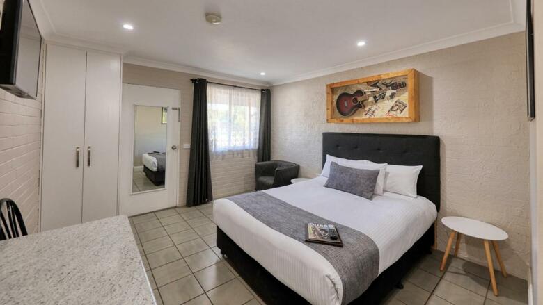 Country Leisure Motor Inn