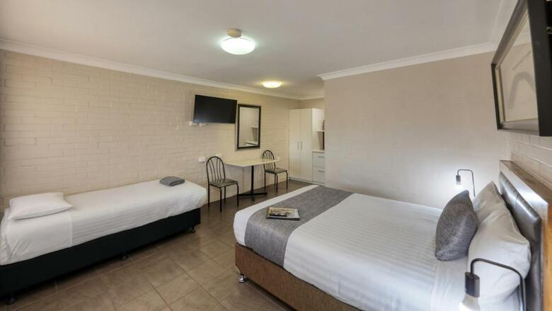 Country Leisure Motor Inn