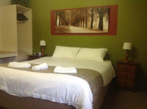 Posada Coach House Inn