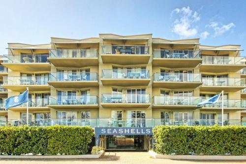 The Big Shell Apartment