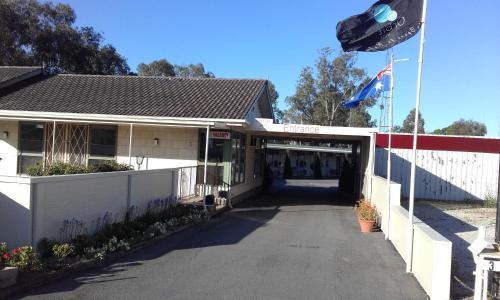 Donald Riverside Motel