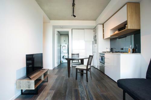 Mono Apartments On La Trobe Street