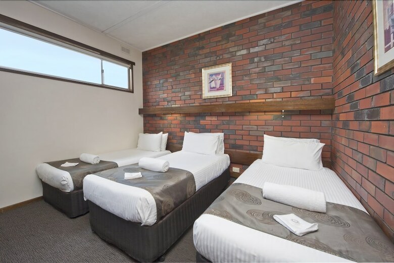 Hi Way Eight Motor Inn